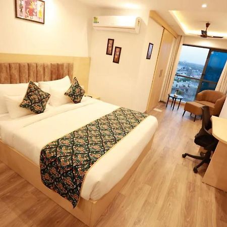 Diona Anukampa Suite With Pool Jaipur Bagian luar foto