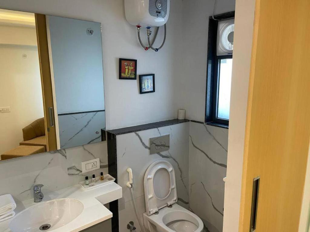 Diona Anukampa Suite With Pool Jaipur Bagian luar foto